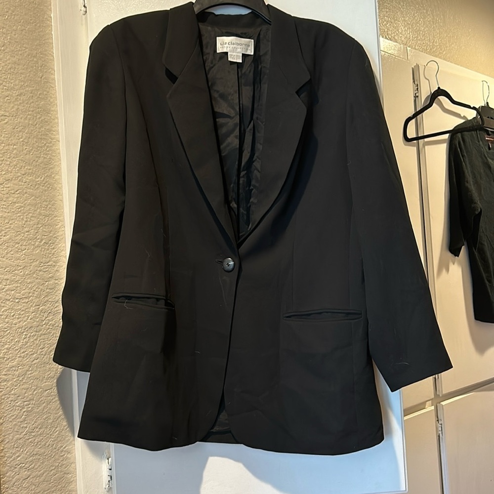 Women’s blazer with shoulder pads